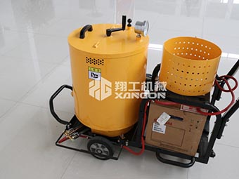 瀝青灌縫機(jī)廠家迎合路面養(yǎng)護(hù)需求，適應(yīng)市場(chǎng)變化