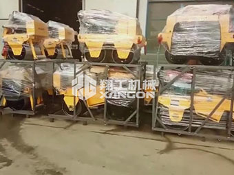 翔工機(jī)械一批小型壓路機(jī)包裝好，成功出口到國(guó)外