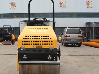  如何讓小型壓路機(jī)適應(yīng)市場的發(fā)展？